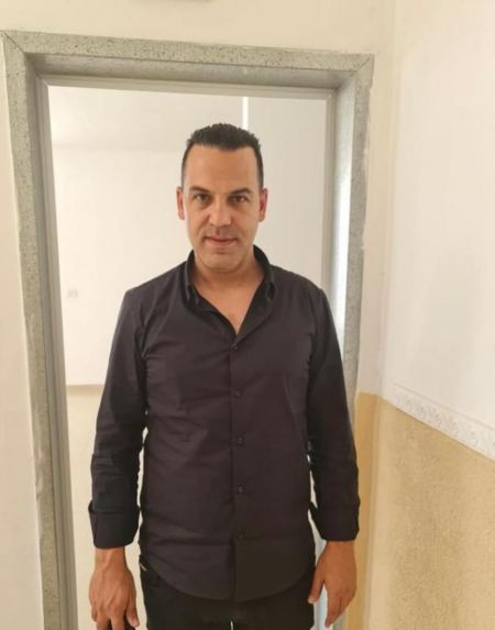 فوز المربي محمد سعده بمناقصة ادارة المدرسة الابتدائية-ب على اسم كامل سعده في قرية شعب